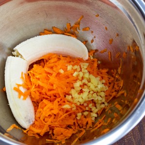 Grated carrots, ginger and banana