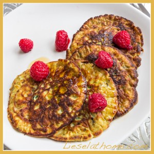 spinach pancakes with raspberries